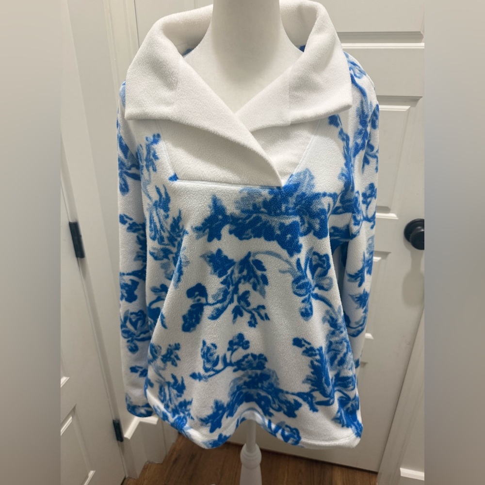 Dudley Stephens x Mestiza. Sheffield Island Pullover. Blue & White Floral. Med. - Picture 2 of 11